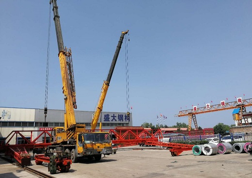炎熱夏日，山西盛大鋼結構工程公司的生產(chǎn)如火如荼