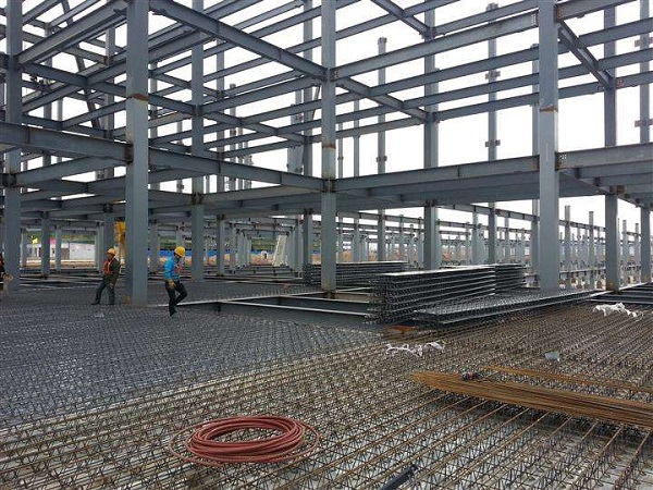 鋼筋桁架樓承板廠家：除了價格，你還需了解這些