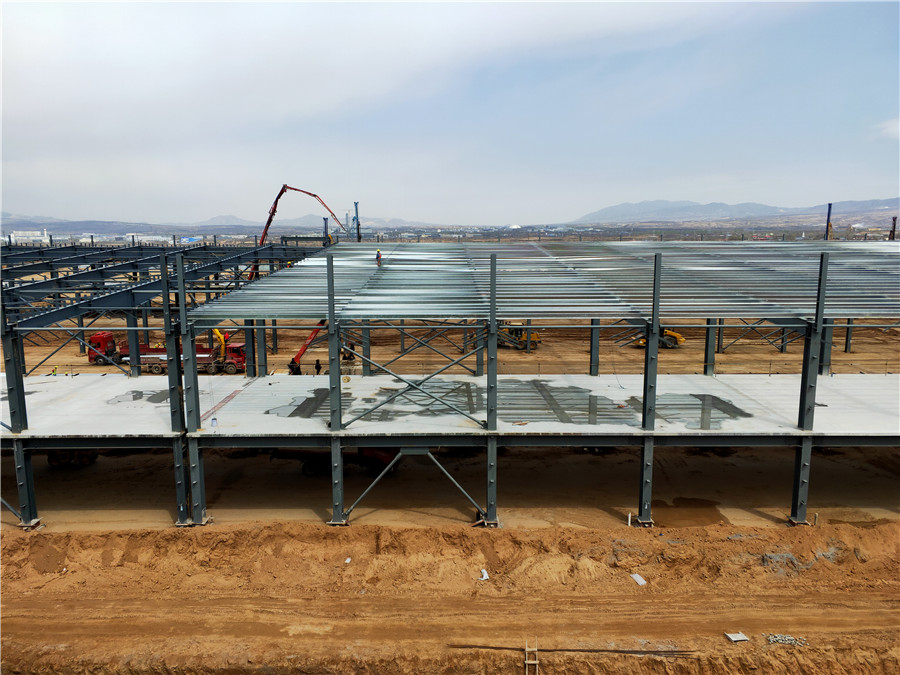 山西鋼結(jié)構(gòu)施工現(xiàn)場(chǎng)